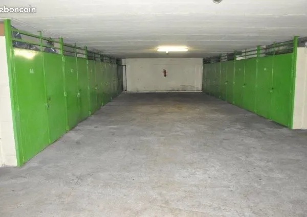 Lots de box fermés et loués (de 5 à 50) à Paris 11