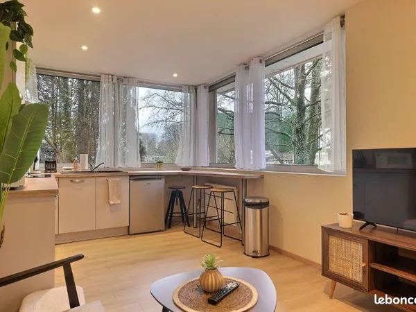 T2 Meublé 45 m² avec grand garage et jardin privatif
