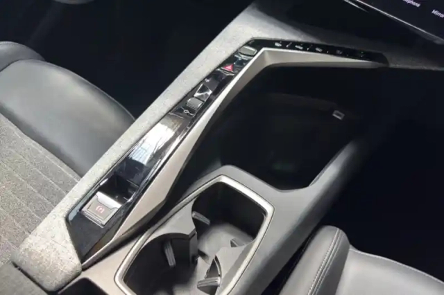 Peugeot 3008 hybrid 136 e-dcs6 — photo 22