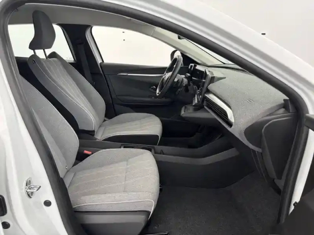 Renault Megane e-tech ev40 130ch standard charge — photo 23