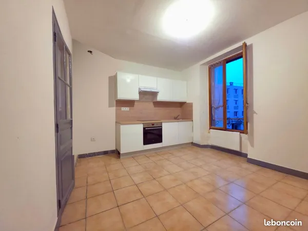 Appartement f2+ duplex montereau-fault-yonne - centre-ville à 5 min - 48m2