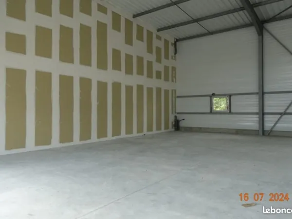 Local commercial 200 m²