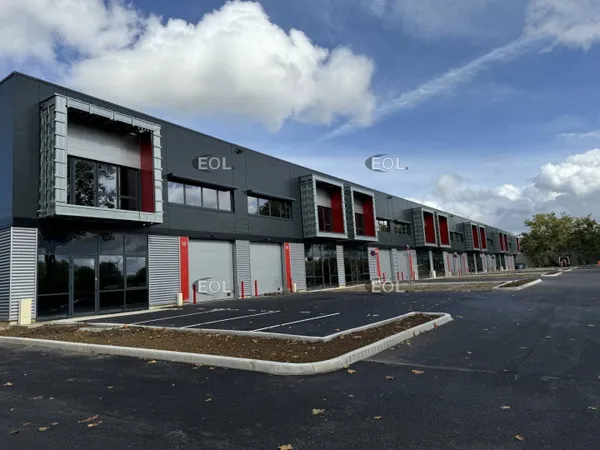 Local d'activité 7589 m²