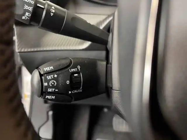 Peugeot 2008 electrique 50 kwh 136 ch — photo 14