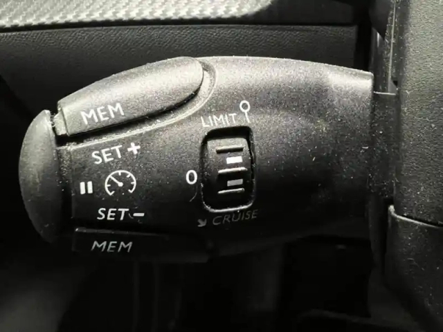 Peugeot 208 e- 136ch style — photo 12