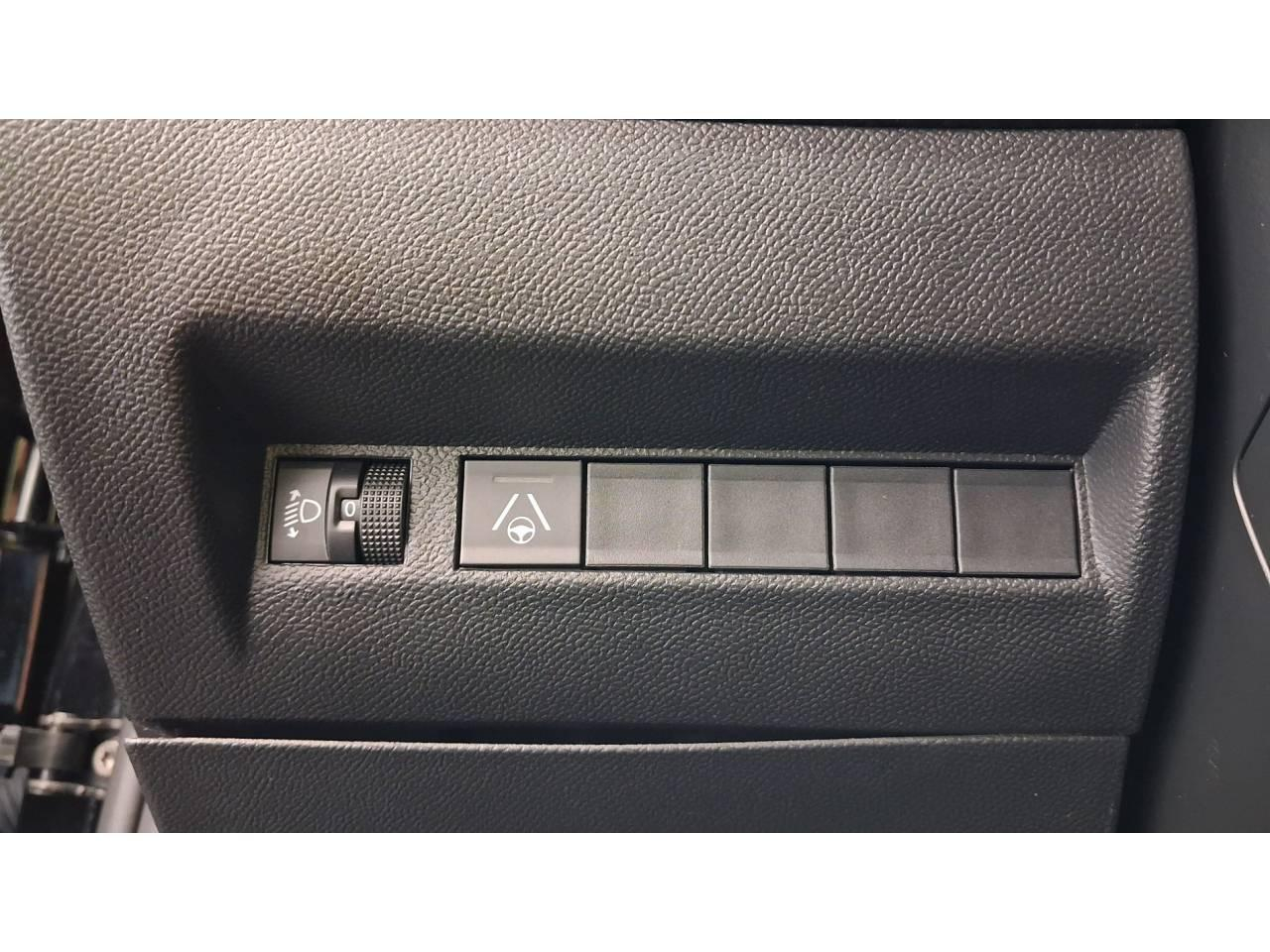 Peugeot 2008 hybrid 145 e-dcs6 allure — photo 31
