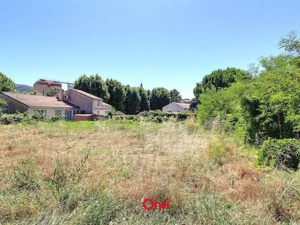 Ensemble immobilier au coeur du village de La Valentine - Plus de 4 300 m² de terrain