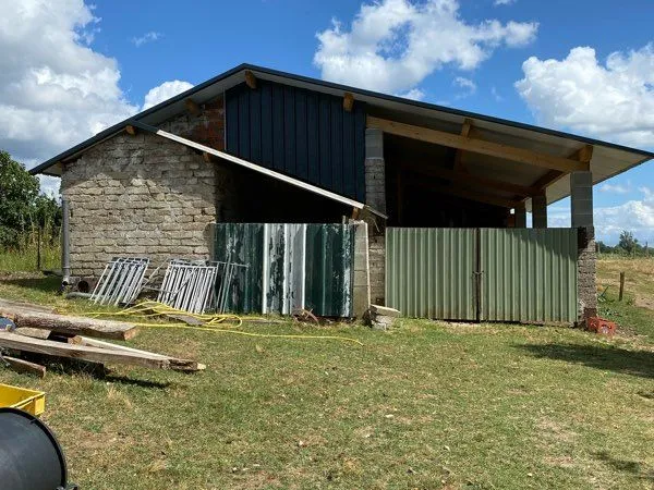 Hangar et terrain agricole