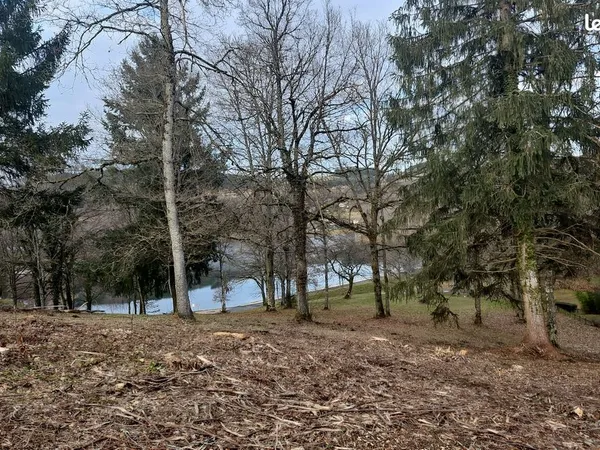 Terrain bord de lac