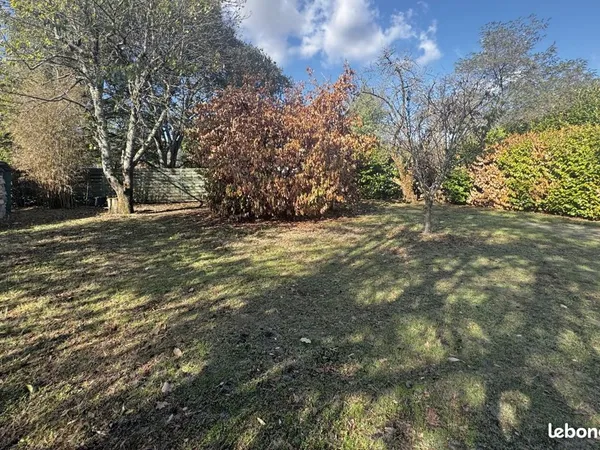 Terrain à bâtir de 440 m² à PAREMPUYRE (33)