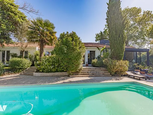 Maison 10 pièces 255 m²