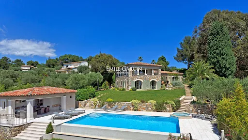 Maison 7 pièces 300 m²
