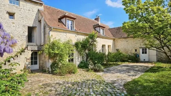 Vends maison de charme avec jardin clos