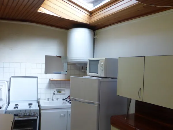 Grand Studio meublé de 25m , terrasse , calme privas centre