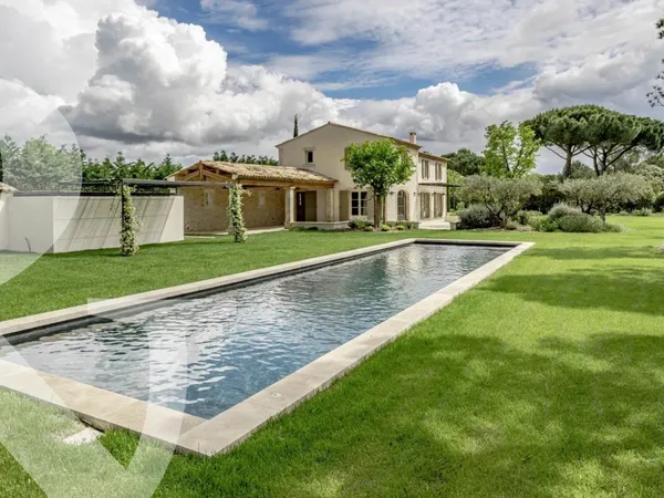Maison 7 pièces 246 m²