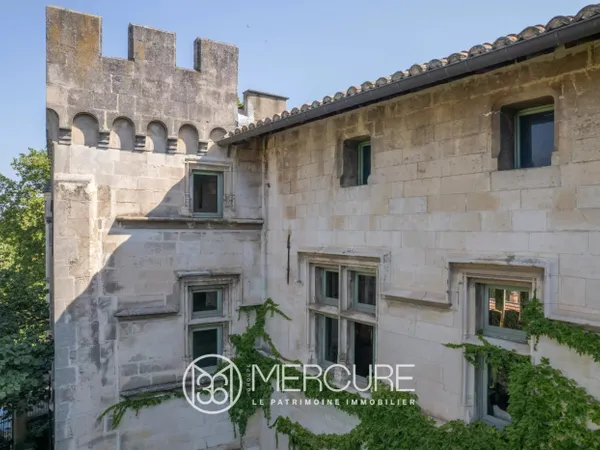 Exceptionnel Hôtel particulier classé MH au coeur de la Provence