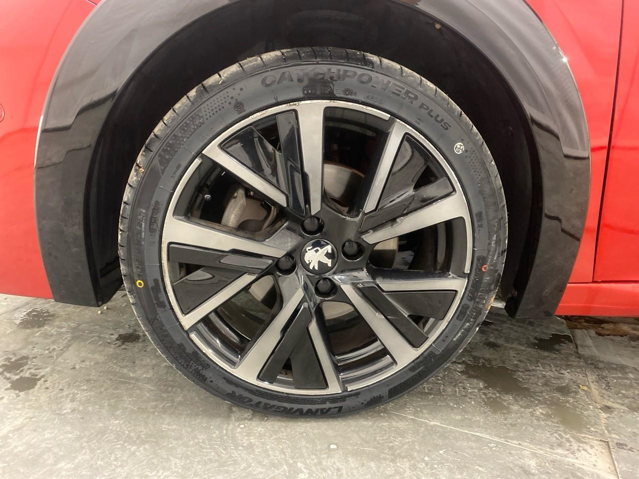 Peugeot 208 puretech 100 s&s eat8 gt pack — photo 16