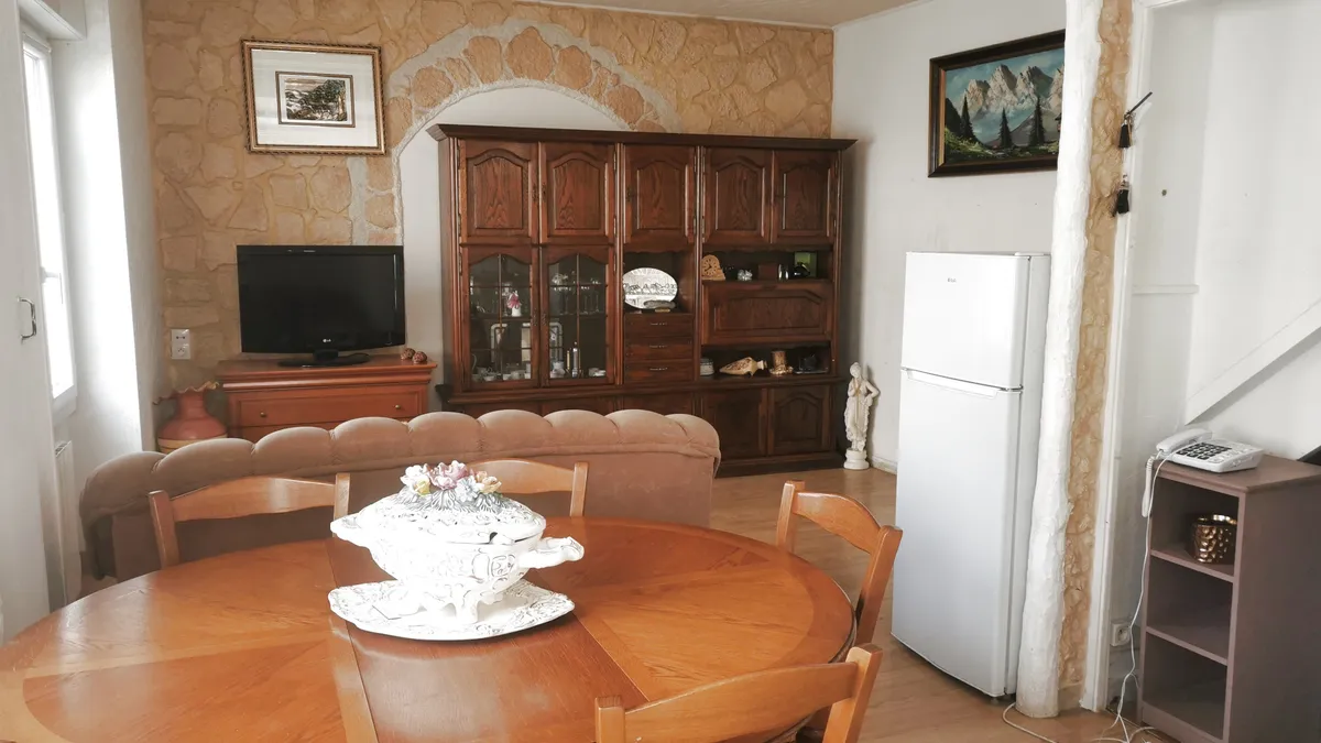 Photo 1