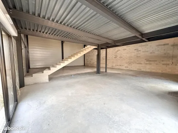 Local commercial 258 m²