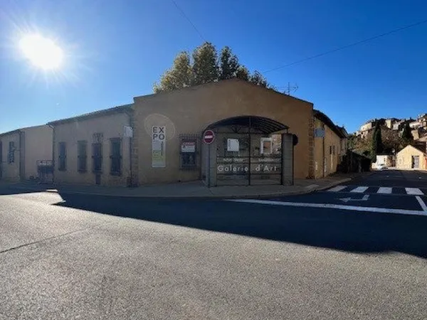 Ensemble immobilier entierment rénové.