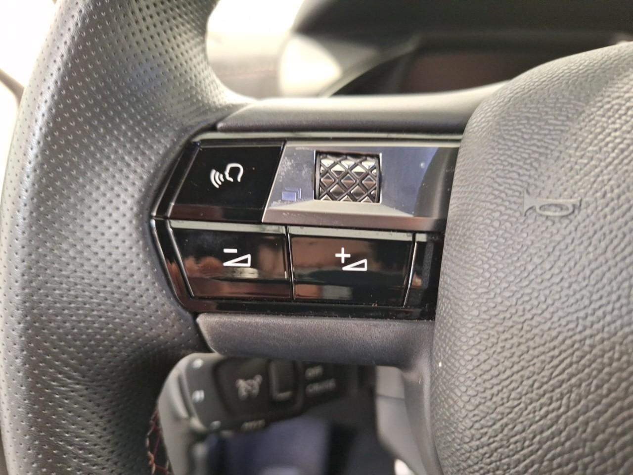 Ds Ds 3 crossback puretech 130 eat8 performance line — photo 18