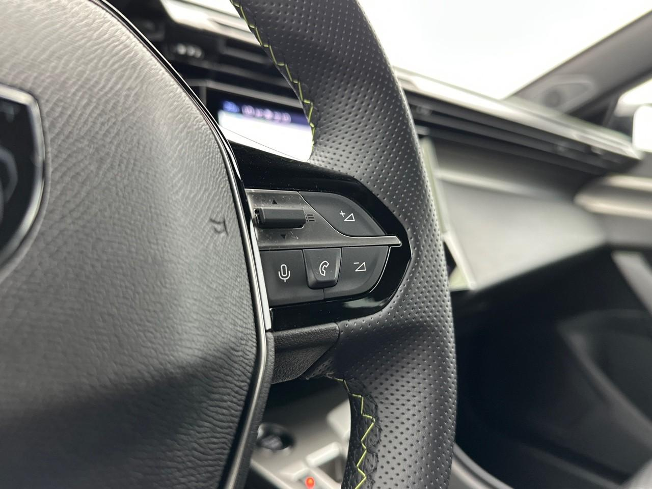 Peugeot 408 hybrid 145 e-dcs6 gt — photo 19