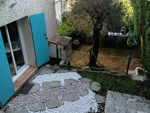 Apartement 2 pieces + jardin à vendre à Grasse Maganosc