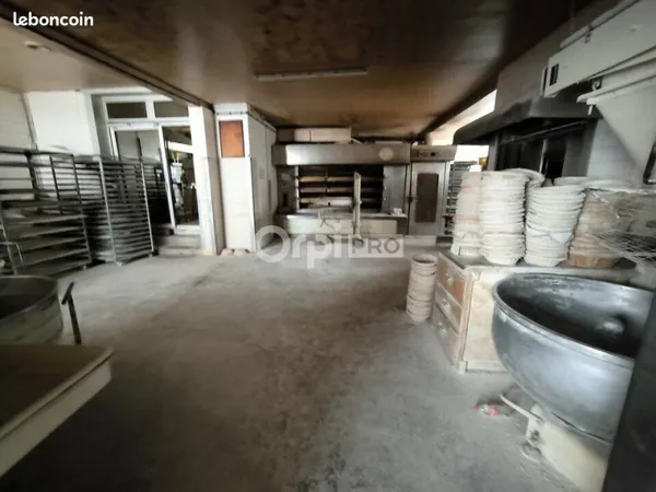 Local commercial 502 m²