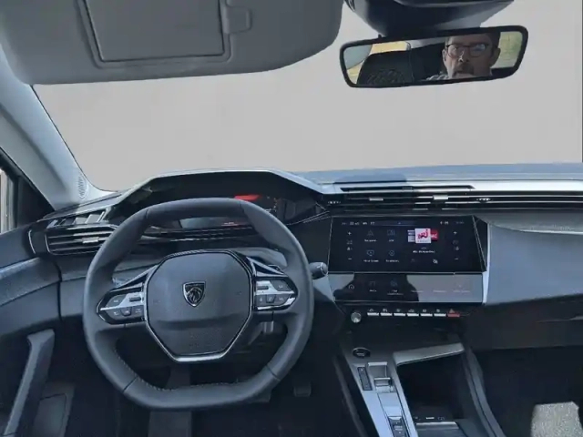 Peugeot 308 plug-in hybrid 195 ch e-dcs7 — photo 8