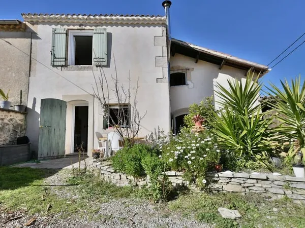 Mazet de caractère en centre de Mouriès, au c&oelig ur des