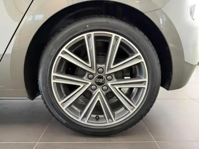 Audi A1 sportback 25 tfsi 95ch design s tronic 7 — photo 9