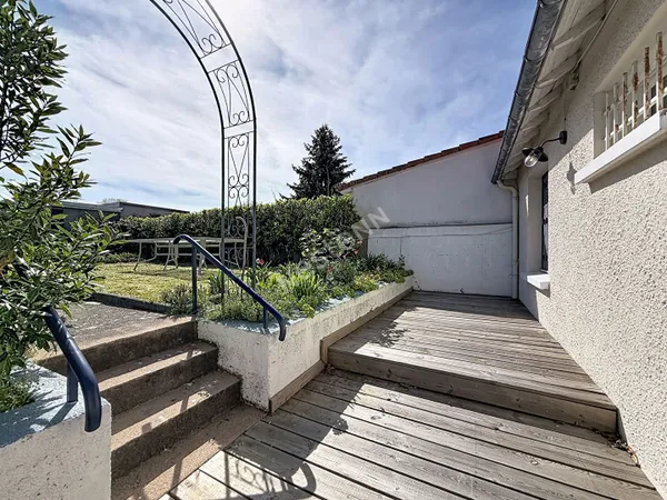 Nantes Nord : Exclusivité ! Maison rénovée avec goût 3 chambres, garage et percelle de 300 m² ! Proc