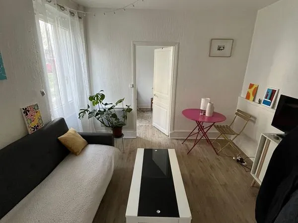 T2 de 25m2 avec terrasse à 5min a pieds du tram la tranchée