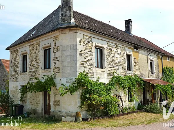 Maison de village 9 pièces 198 m²