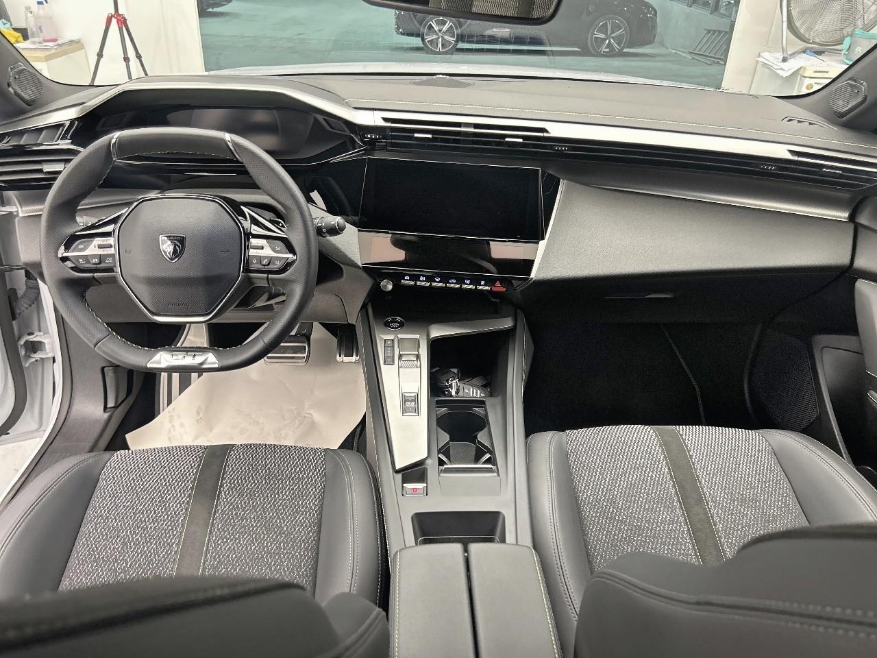 Peugeot 308 hybrid 136 e-dcs6 gt — photo 12