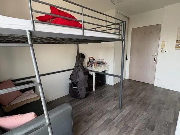 Studio 16,60 m² - 4ème étage avec ascenseur 660 charges comprises