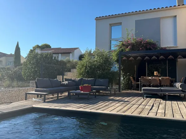 Maison récente avec piscine & vue imprenable sur les oliviers