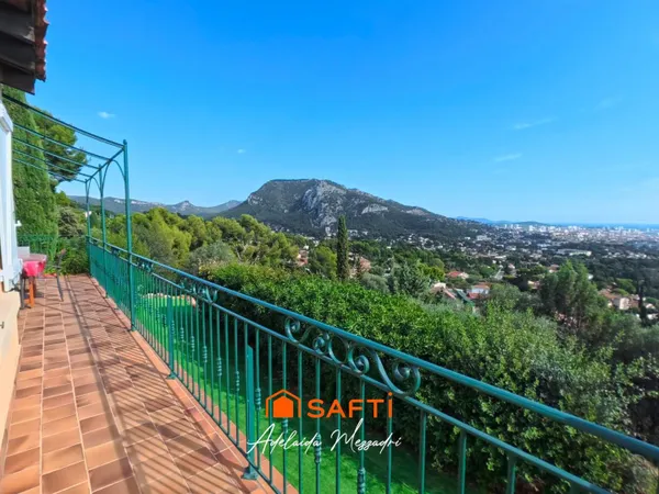 Villa avec piscine et vue panoramique mer