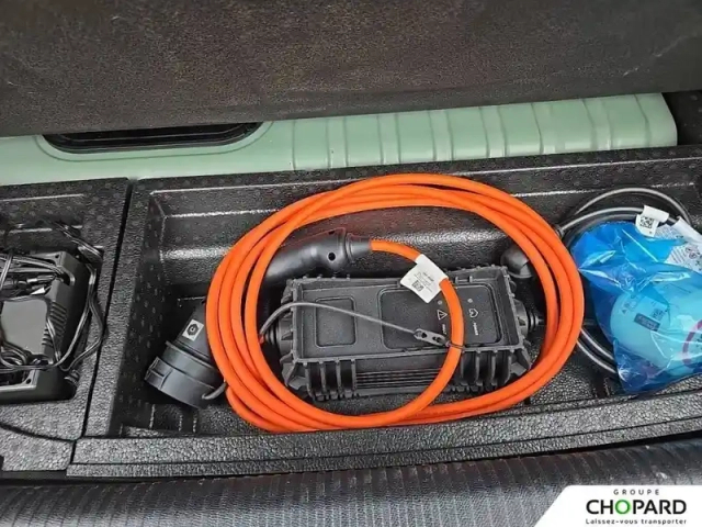 Peugeot 308 phev 180 e-eat8 — photo 30