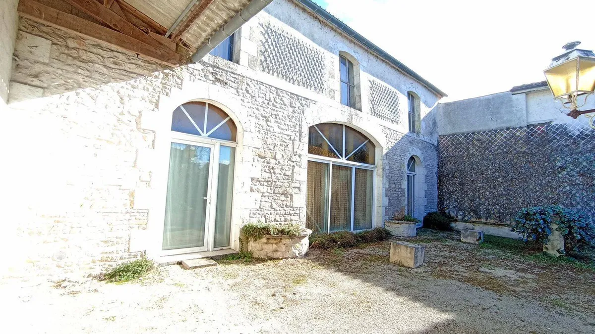 Photo 1
