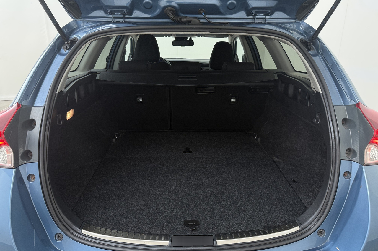 Toyota Auris Touring Sports — photo 5
