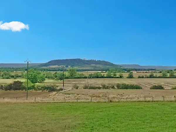 Terrain constructible de 2365m² avec vue imprenable sur le Montsec