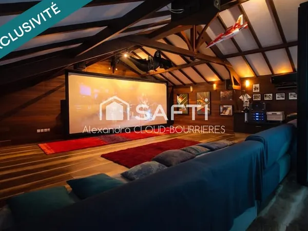 Villa d'exception avec piscine de 17 M et salle de Cinéma privée !