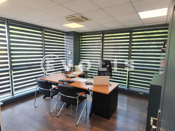 Bureau 130 m²