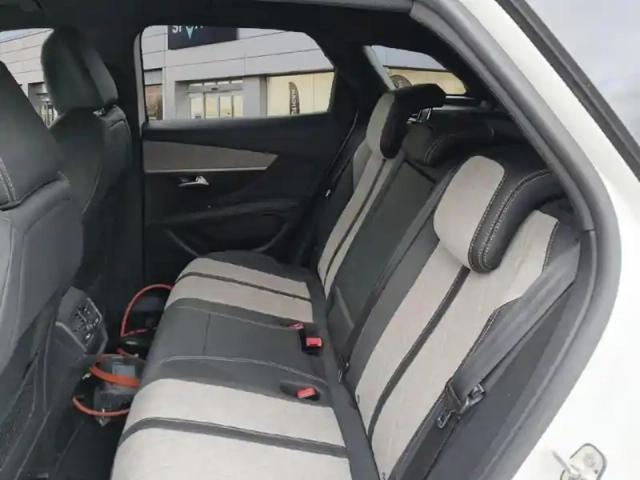 Peugeot 3008 hybrid4 300 e-eat8 gt — photo 21