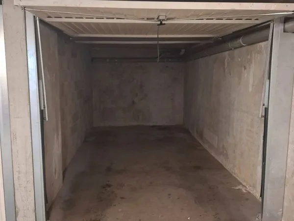 Box fermé - Villeurbanne (les poulettes)