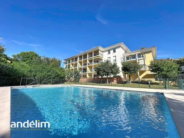 4 pièces en dernier étage - Fréjus - piscine et annexes