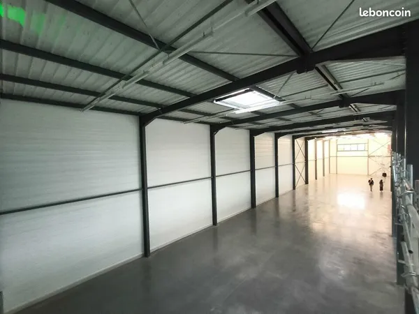 BUREAUX 407 m² VAULX EN VELIN
