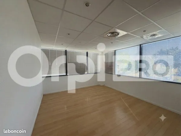 Bureau 233 m²