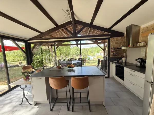 Maison 11 pièces 300 m²